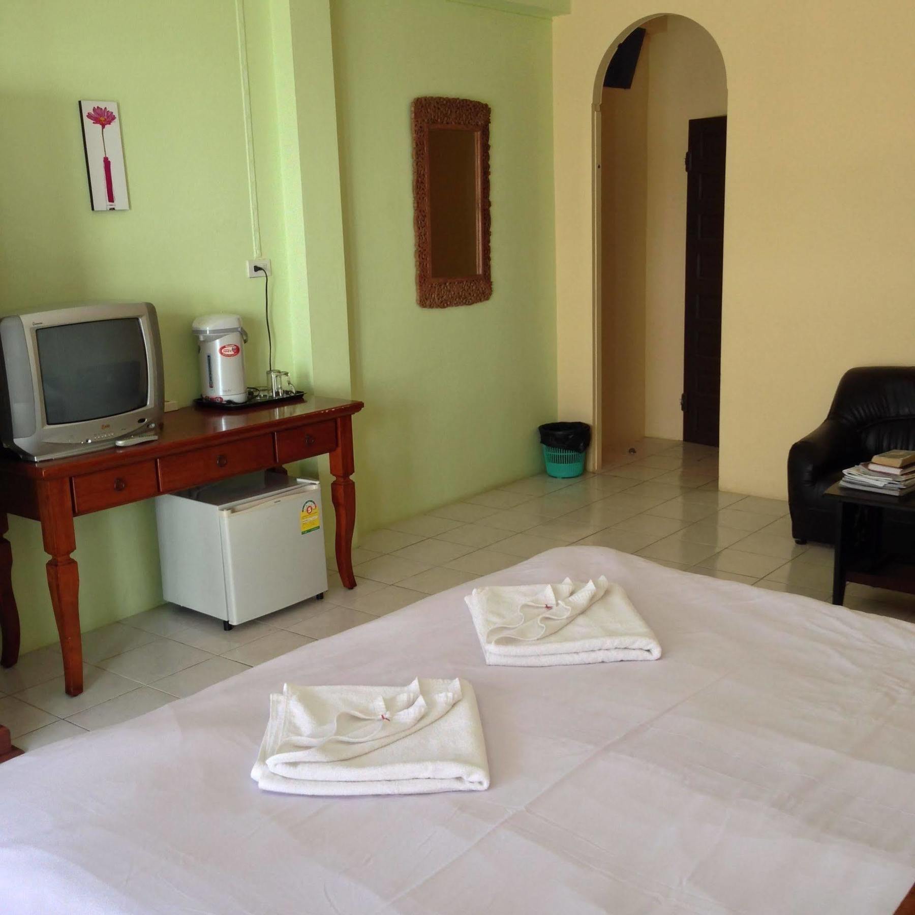 Auberge de jeunesse Tropicoza à Patong Extérieur photo