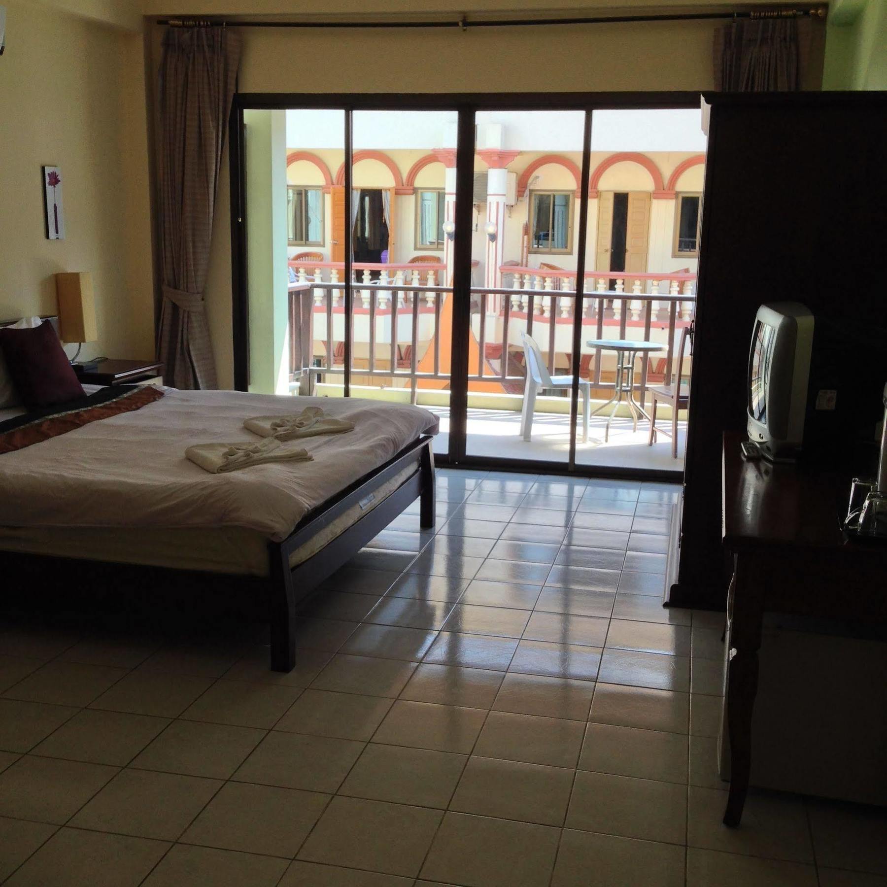 Auberge de jeunesse Tropicoza à Patong Extérieur photo